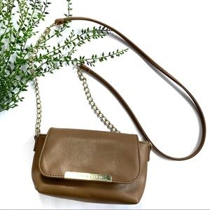 Must have! Steve Madden Tan Crossbody purse 👜